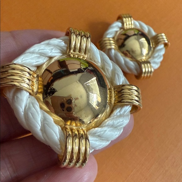 Vintage Massive Ben Amun Clip on Earrings - Picture 1 of 7